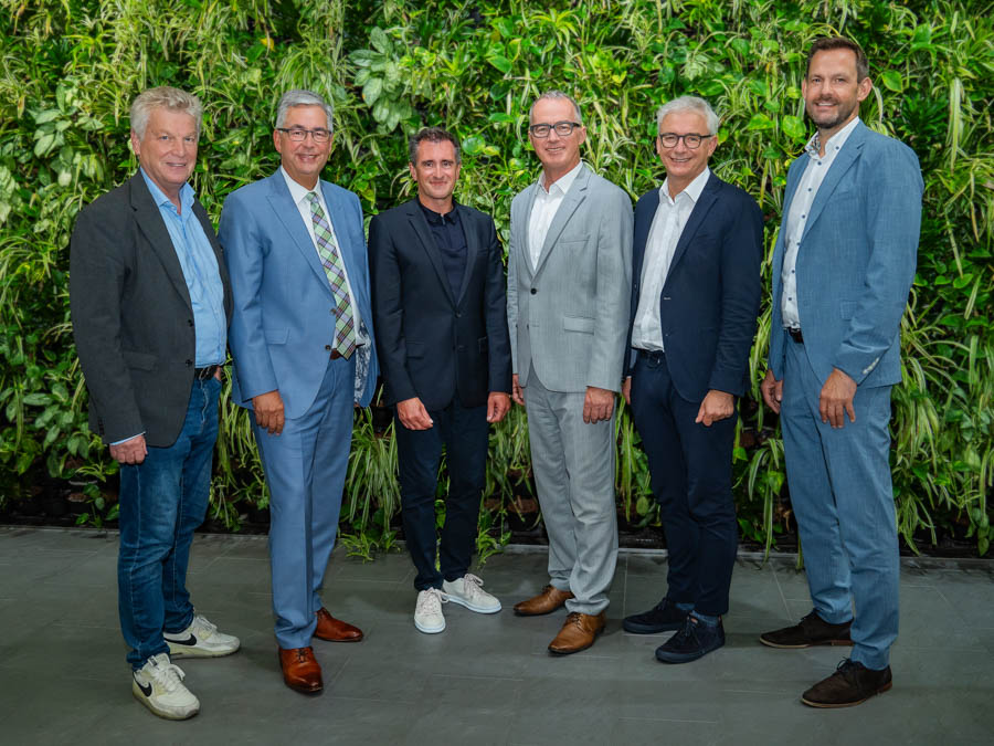 Oberbürgermeister Jürgen Kessing, Landrat Dietmar Allgaier, Axel Hechenberger, Dr. Marc Nickel, Landrat Dr.Christoph Schnaudigel und Landrat Bastian Rosenau Oberbürgermeister Jürgen Kessing, Landrat Dietmar Allgaier, Axel Hechenberger, Dr. Marc Nickel, Landrat Dr.Christoph Schnaudigel und Landrat Bastian Rosenau